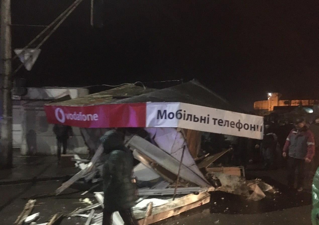 зруйнований контейнер